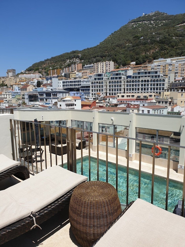 The Eliott Hotel 36/39
