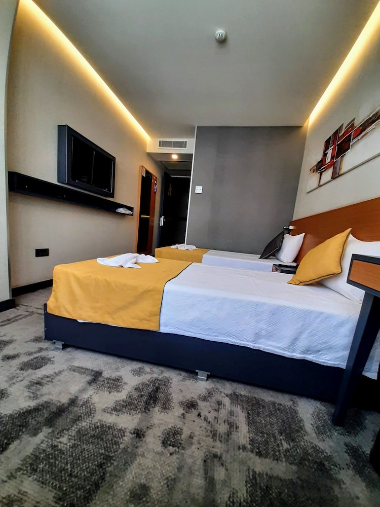Sapko Airport Hotel 12/46