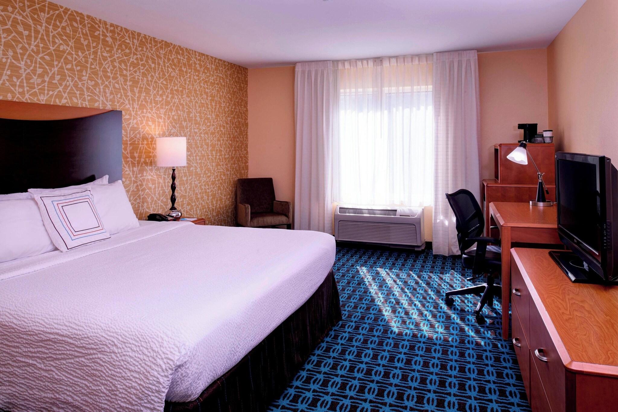 Suite, King Bed, Fairfield Inn Suites By Marriott New Buffalo 2/6