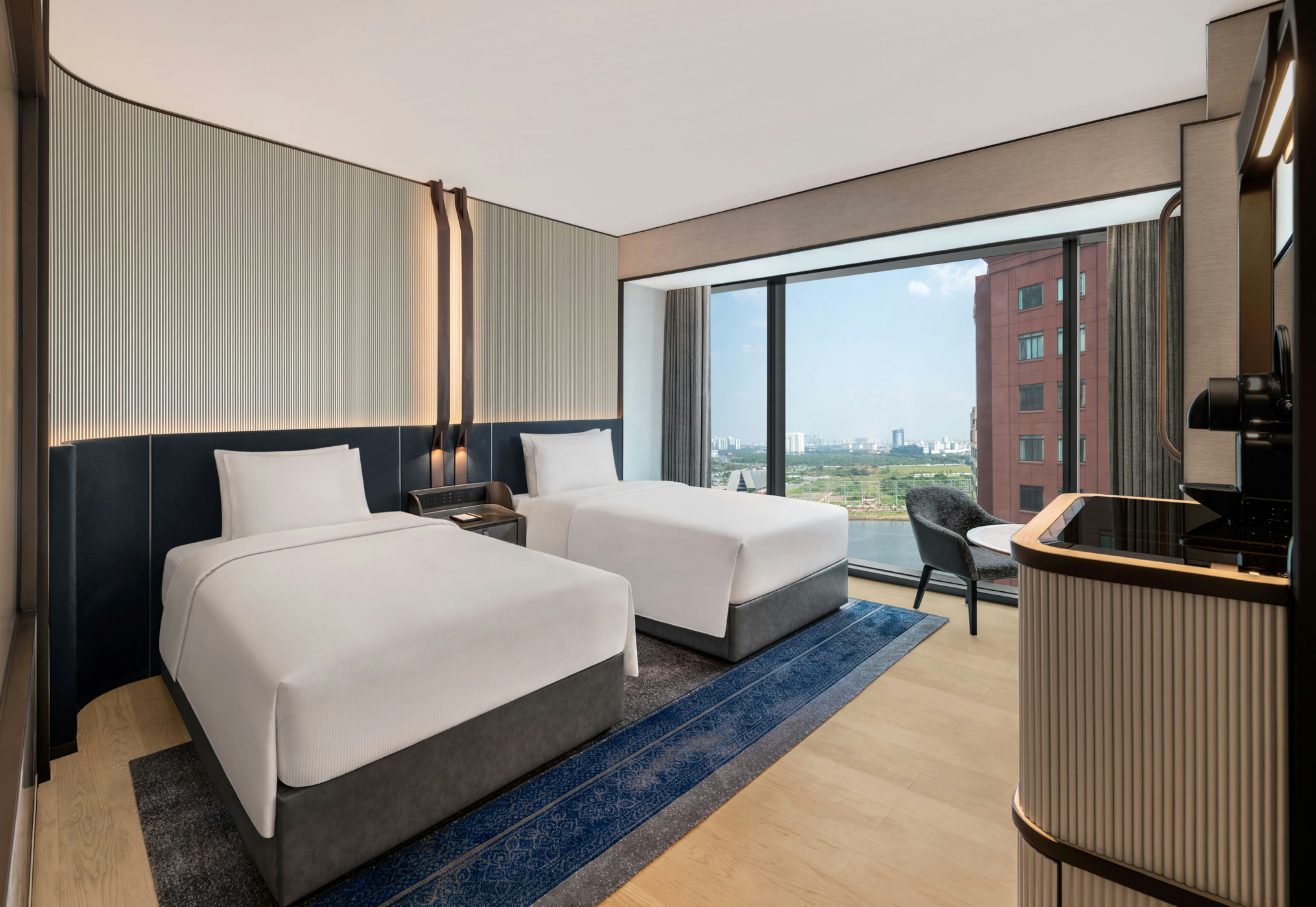 غرفة ديلوكس بسريرين منفصلين بإطلالة على النهر، Hilton Saigon 2/3
