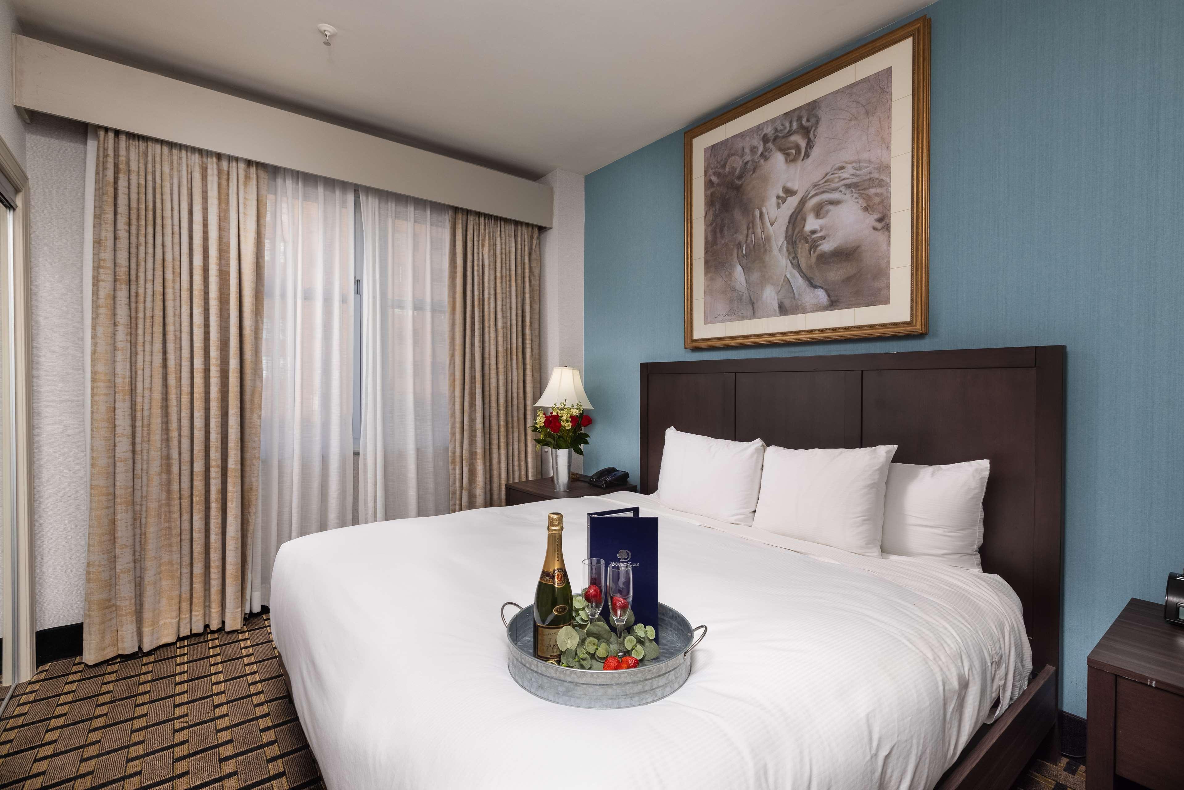 BRIDAL, 2 ROOMS, SUITE, KING BED