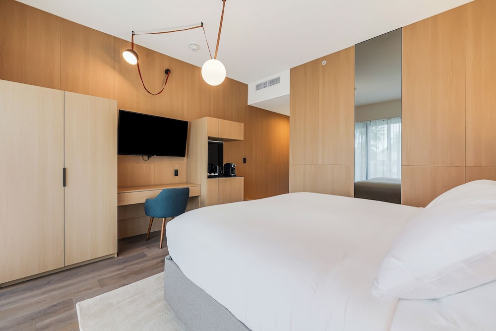 STANDARD, KING BED