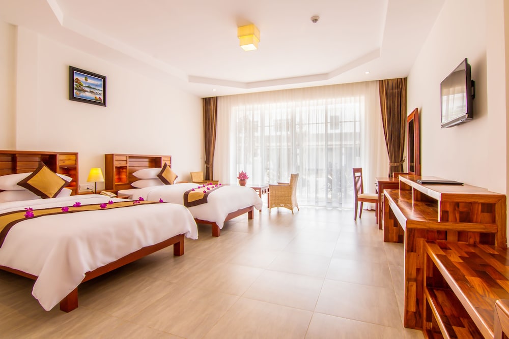 Glorious Hotel and Spa 10/50