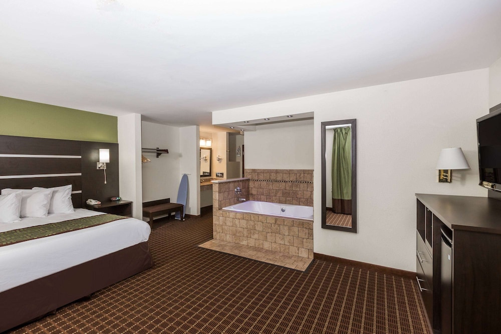 Baymont By Wyndham Louisville South I 65 14/33