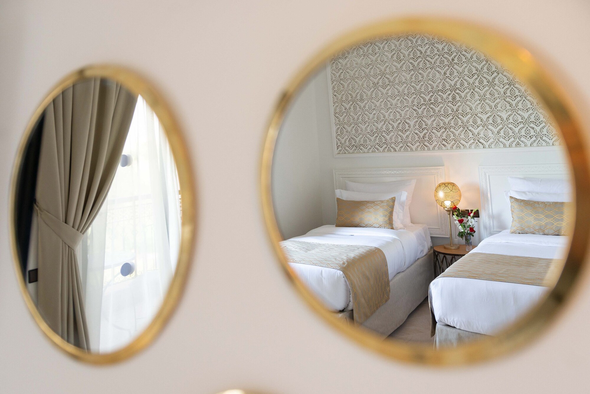 SINGLE ROOM