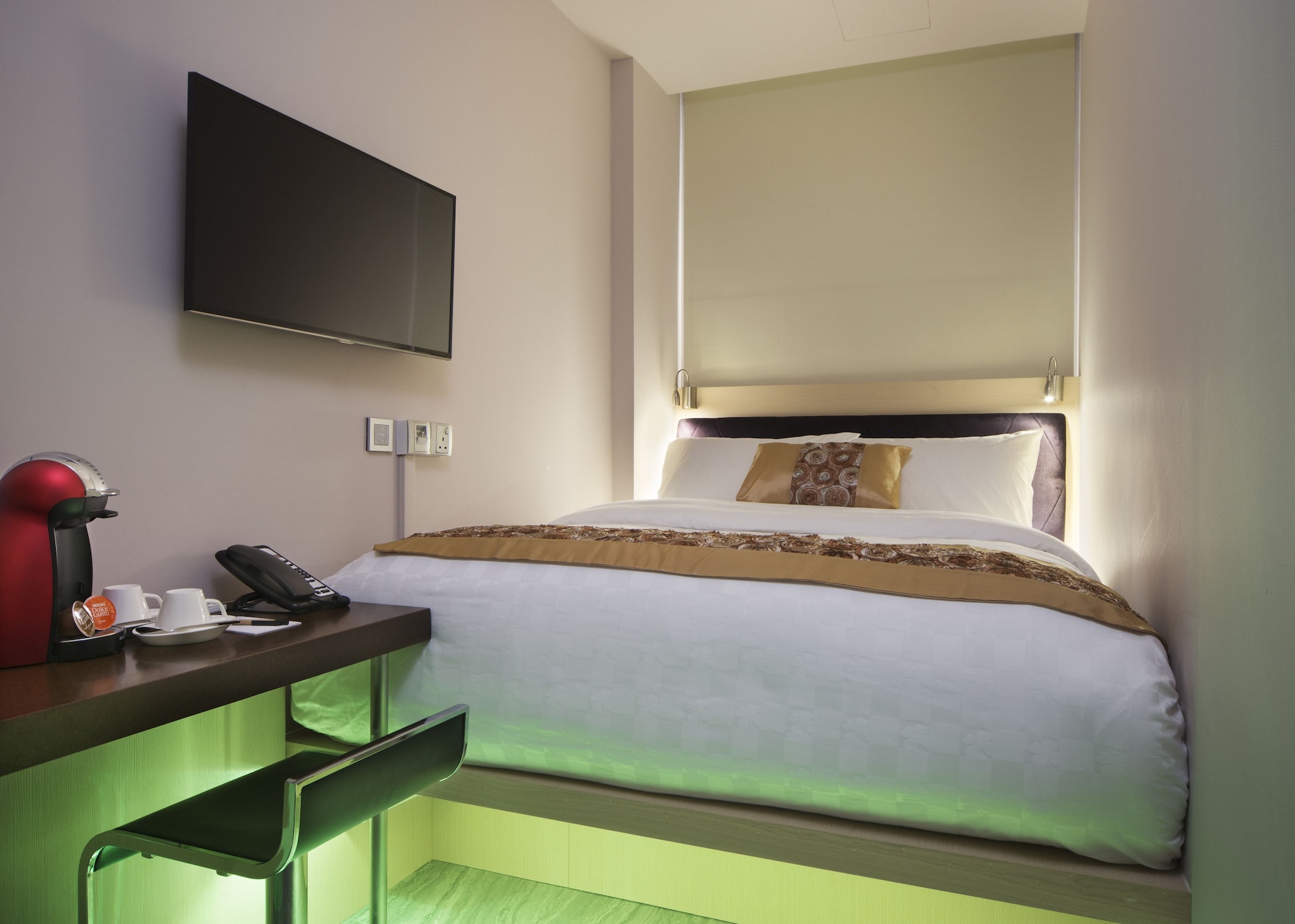 DELUXE, QUEEN BED