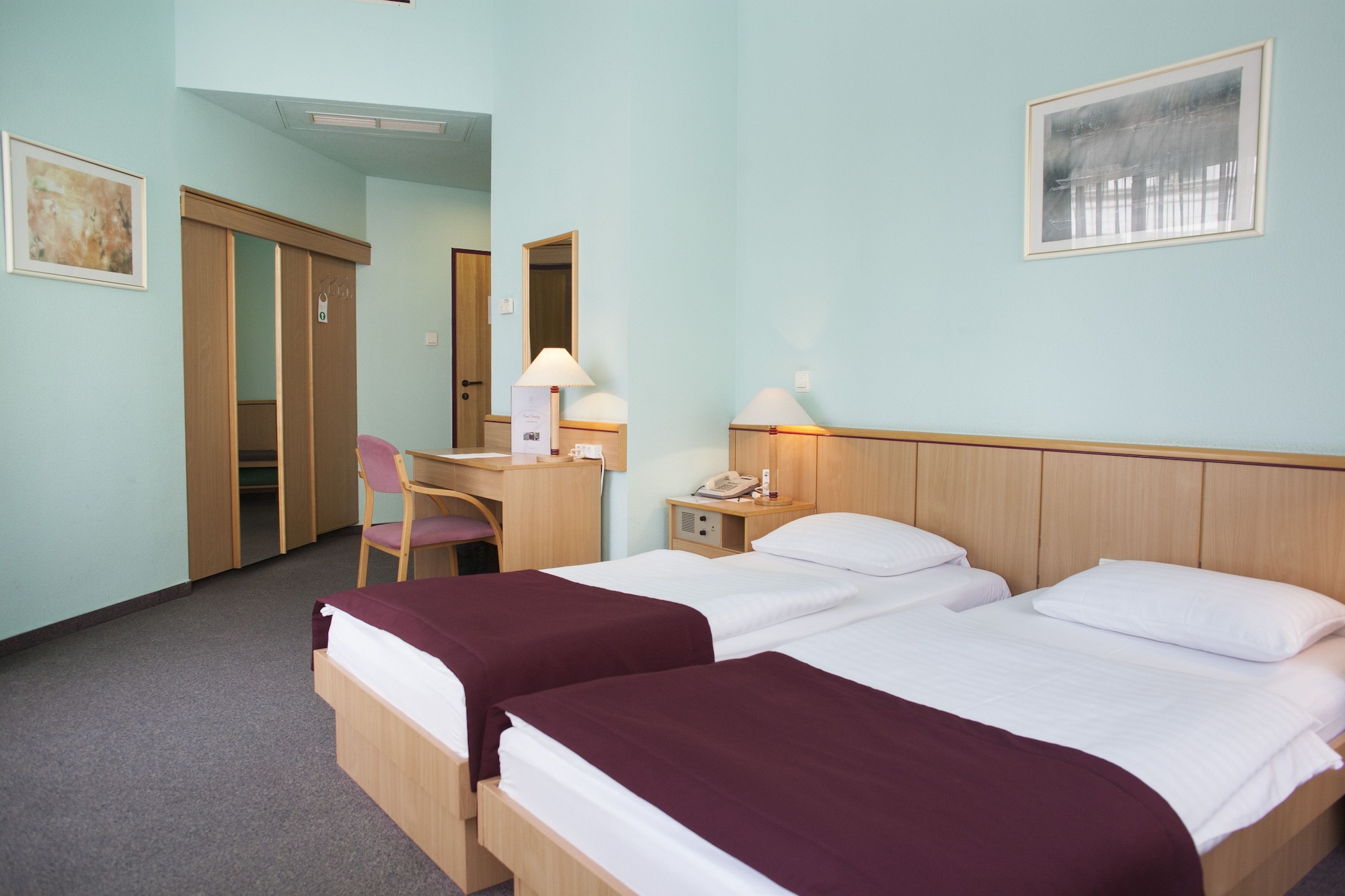 Economy, Double Bed