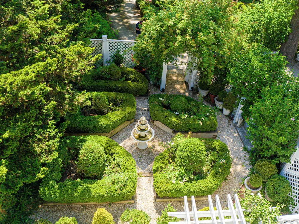 Abbington Green Bed &amp; Breakfast Inn 43/49