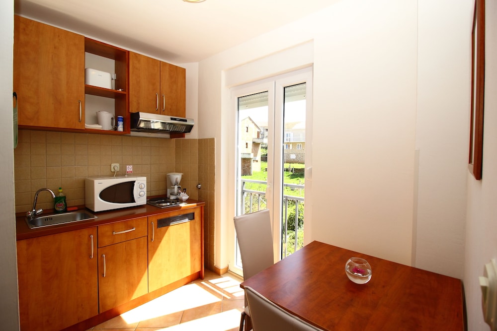 Bacan Serviced Apartments 10/64