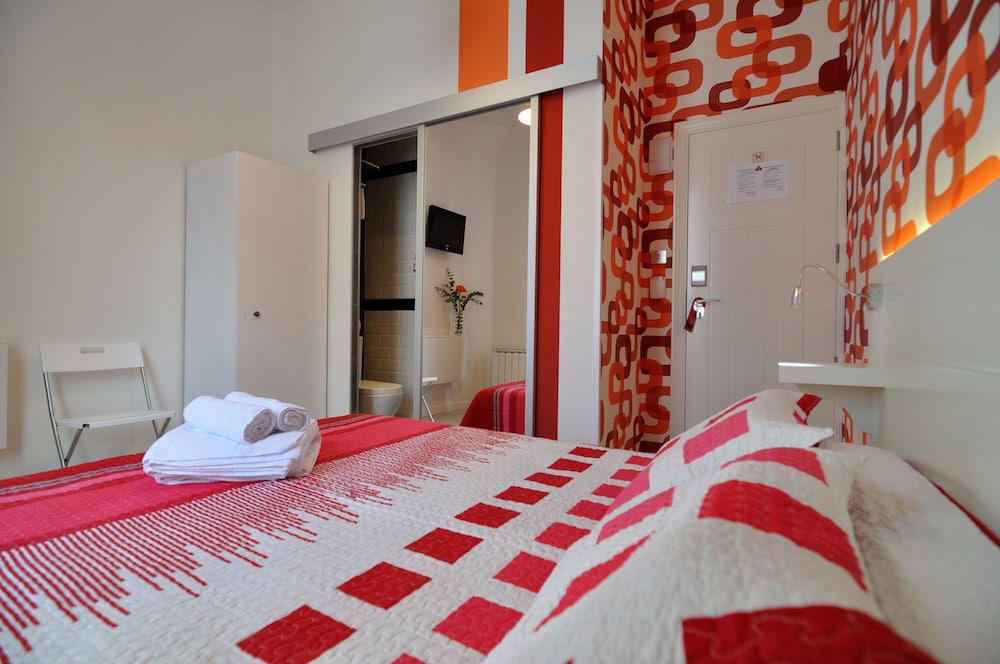 Hostal Far Home Plaza Mayor 7/25