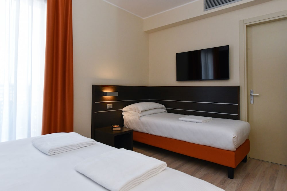 Vienna Hotel 9/56