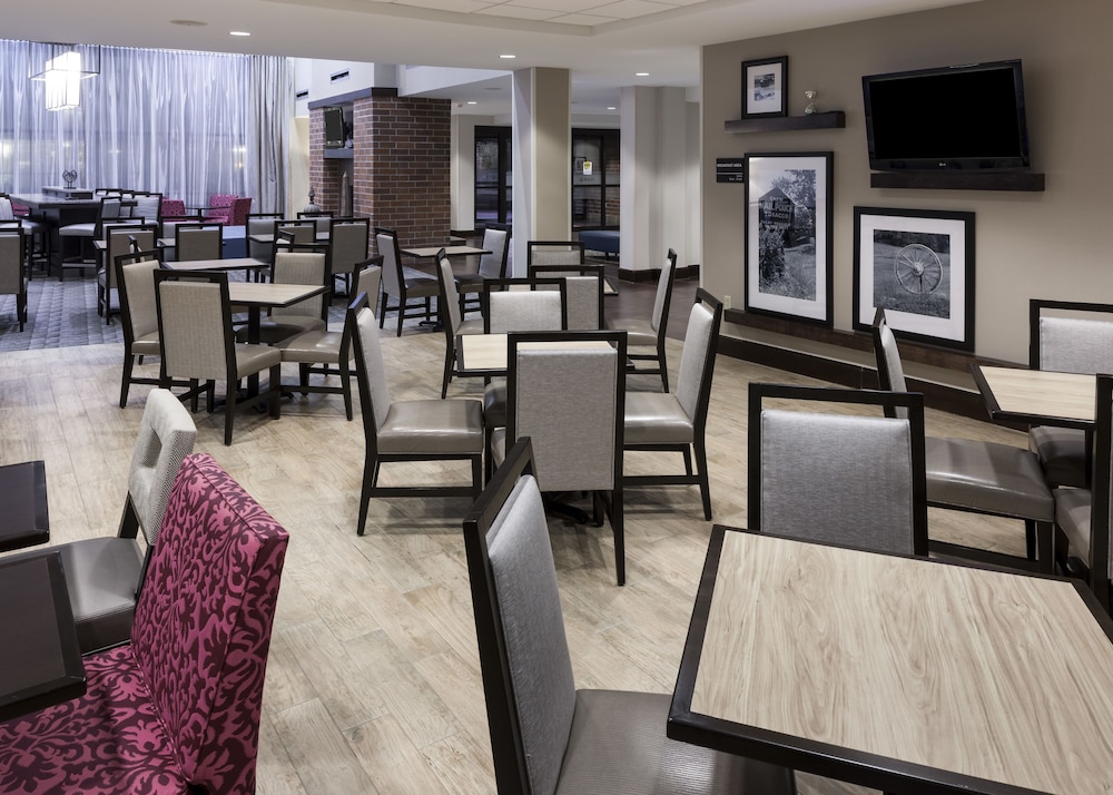Hampton Inn Suites By Hilton Omaha Downtown 37/46