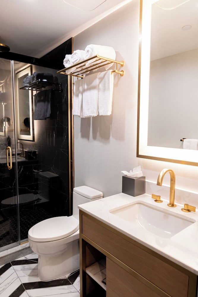 Iris Hotel Boston 48/48