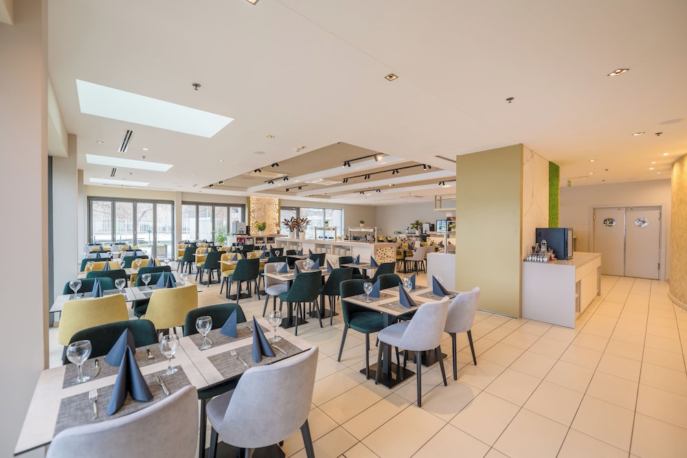 Expo Tower Hotel by Mellow Mood Hotels 71/82