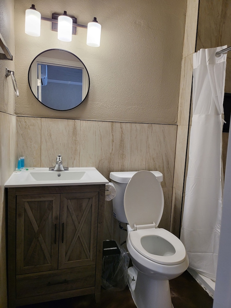 Shamrock Cove Inn 48/50