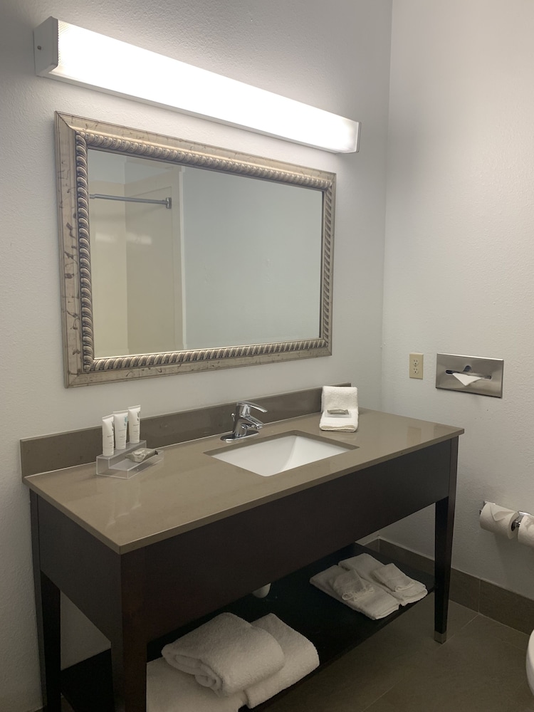 Sonesta Essential IAH Airport JFK Boulevard 44/53