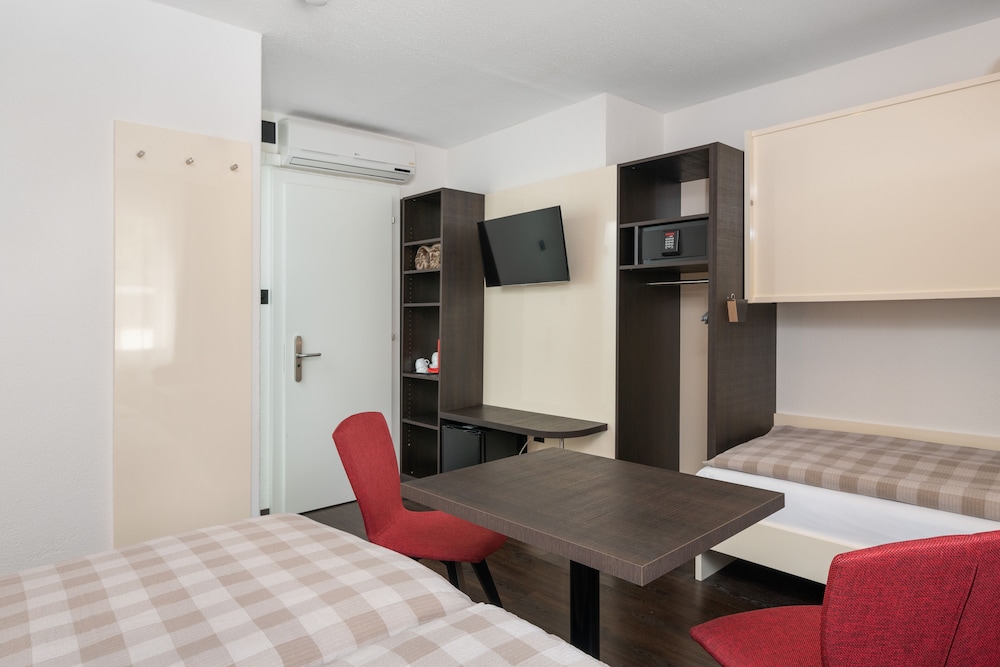 Hotel Derby 25/50