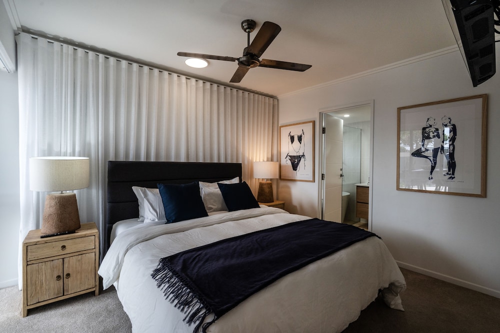 Rolling Surf Resort 28/78