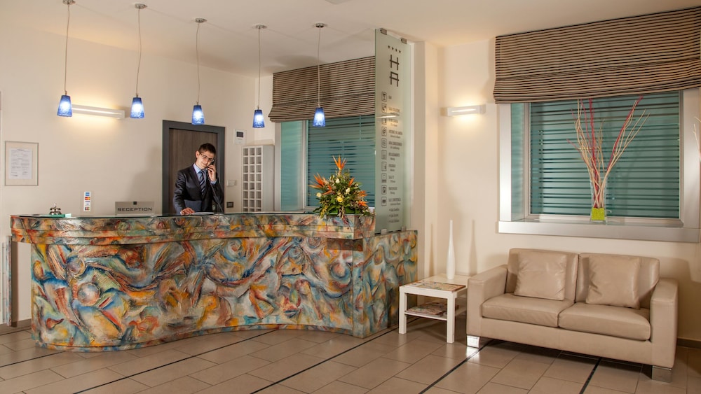 Artis Hotel 8/50