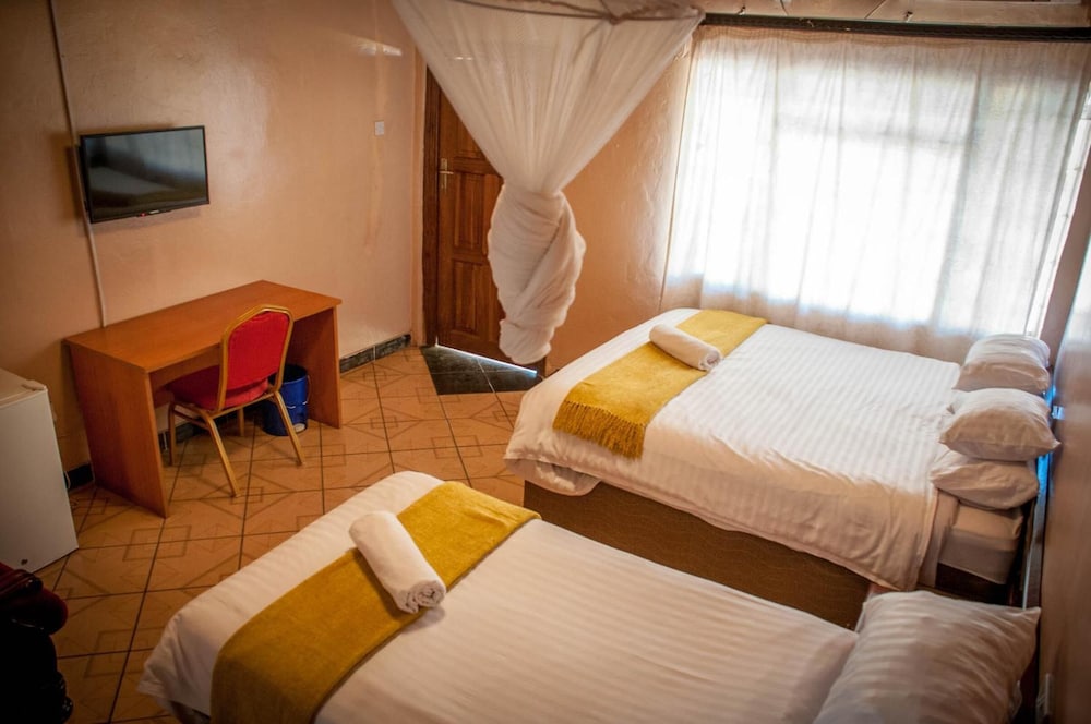 Woodlands Lodge & Tours 14/50