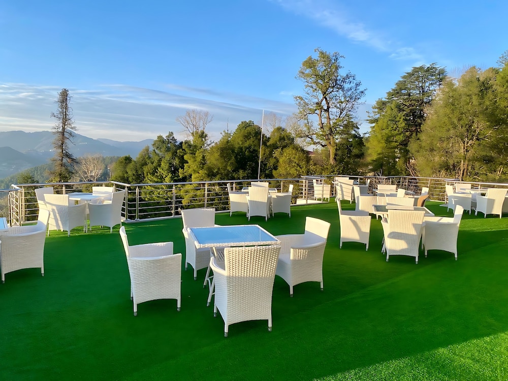 Pinemont Hotel Murree 52/57