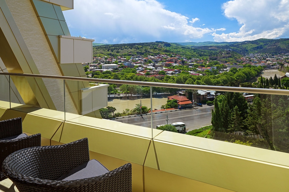 Sheraton Grand Tbilisi Metechi Palace 44/88