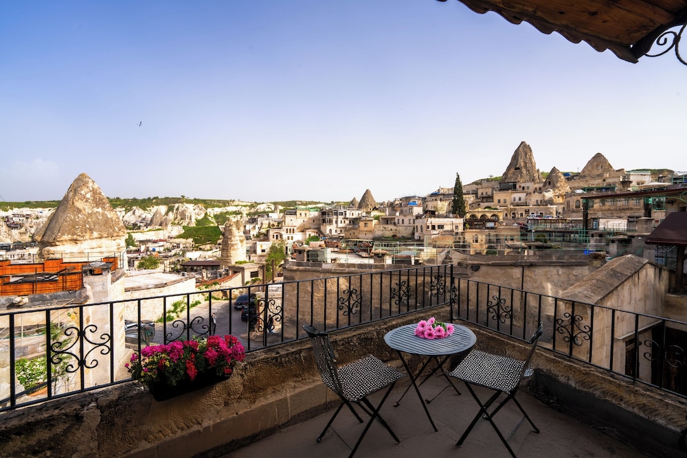 Tulip Cave Suites 39/48