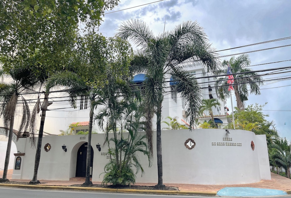 At Wind Chimes Boutique Hotel 71/77