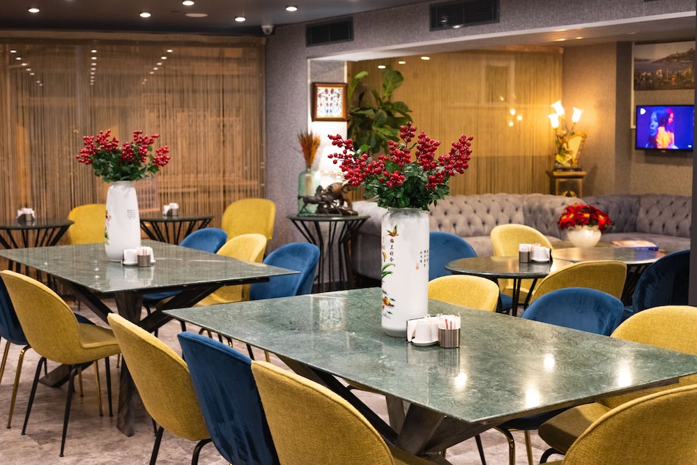 La Wisteria Boutique Hotel 58/66