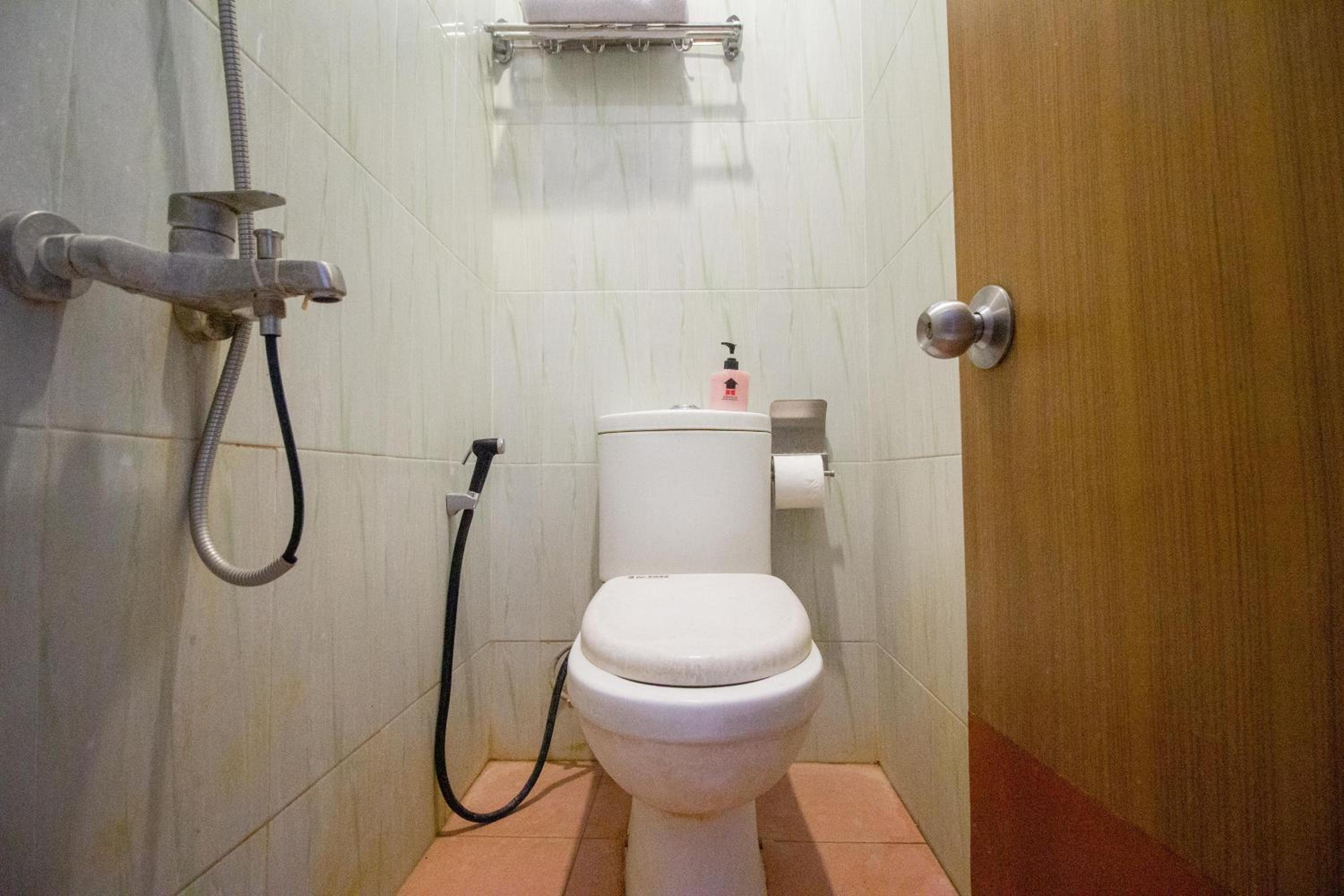 OYO 3707 Halona Guesthouse 47/50