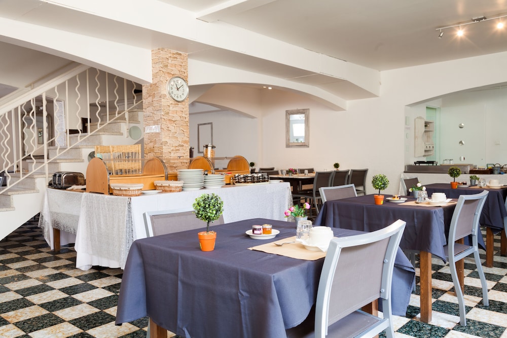 HOTEL LE PETIT MANOIR REST. LA TONNELLE 18/27