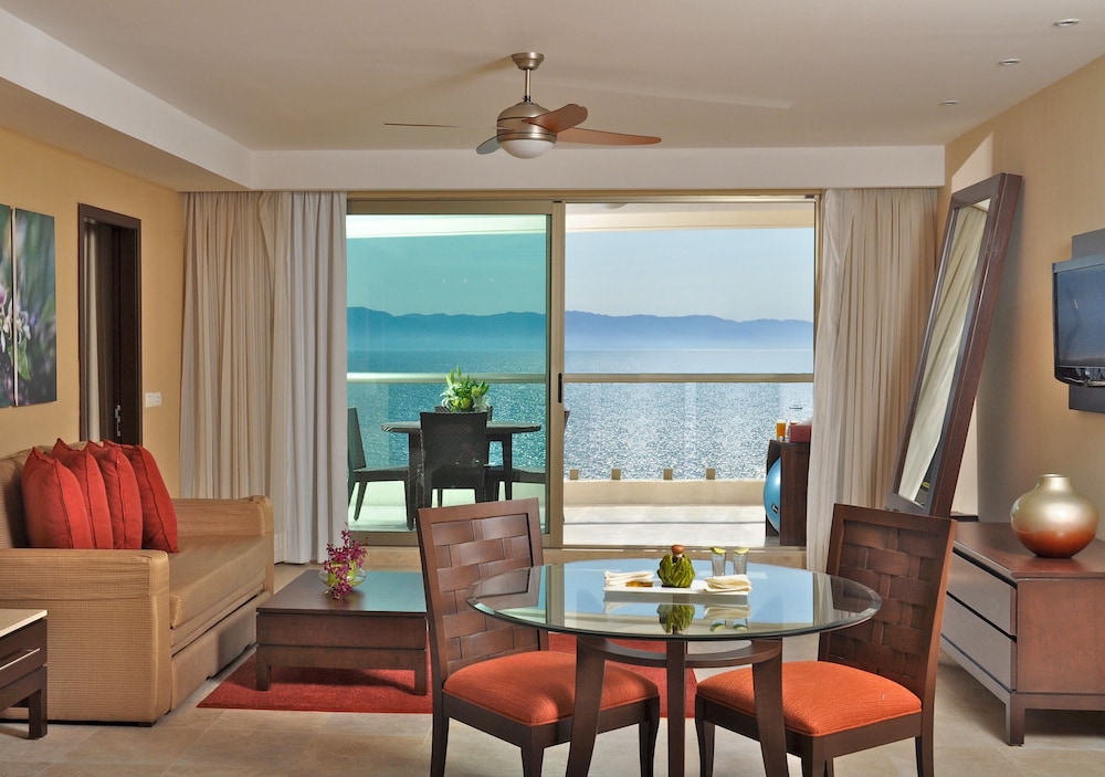 Sunset Plaza Beach Resort 49/79