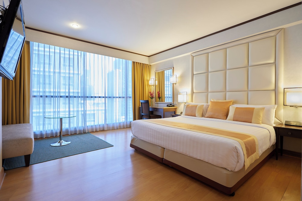 EXECUTIVE, DOUBLE OR TWIN BED