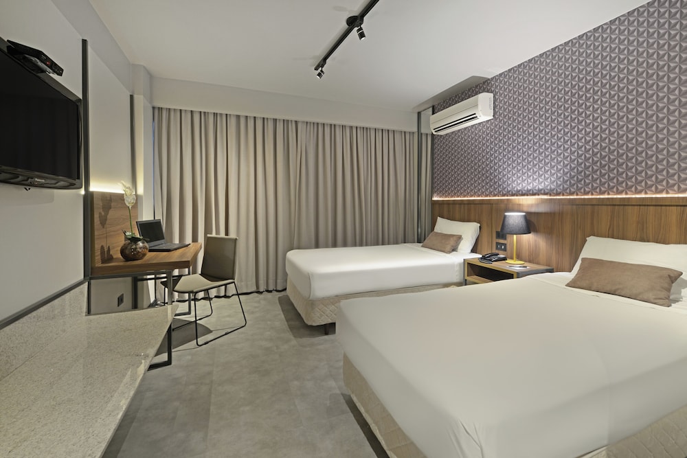 غرفة قياسية بسريرين فرديين، Hotel Deville Business Maringa 4/8