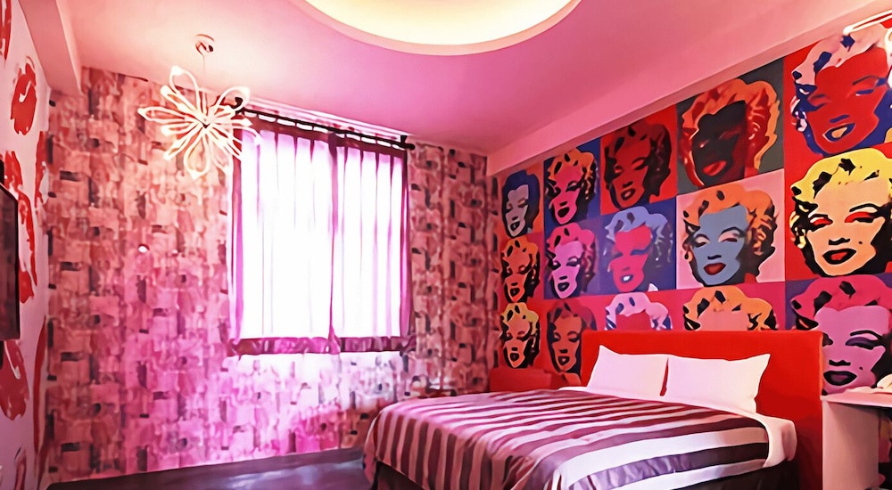 Coco Motel 12/46