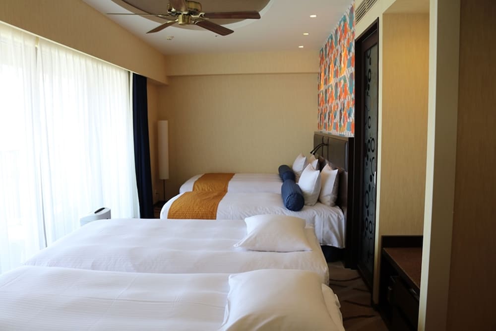 DELUXE, TWIN BEDS