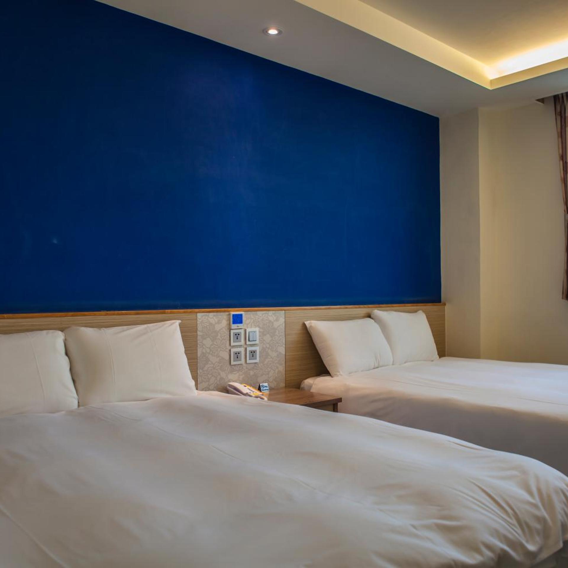 Yadi Hotel 12/53