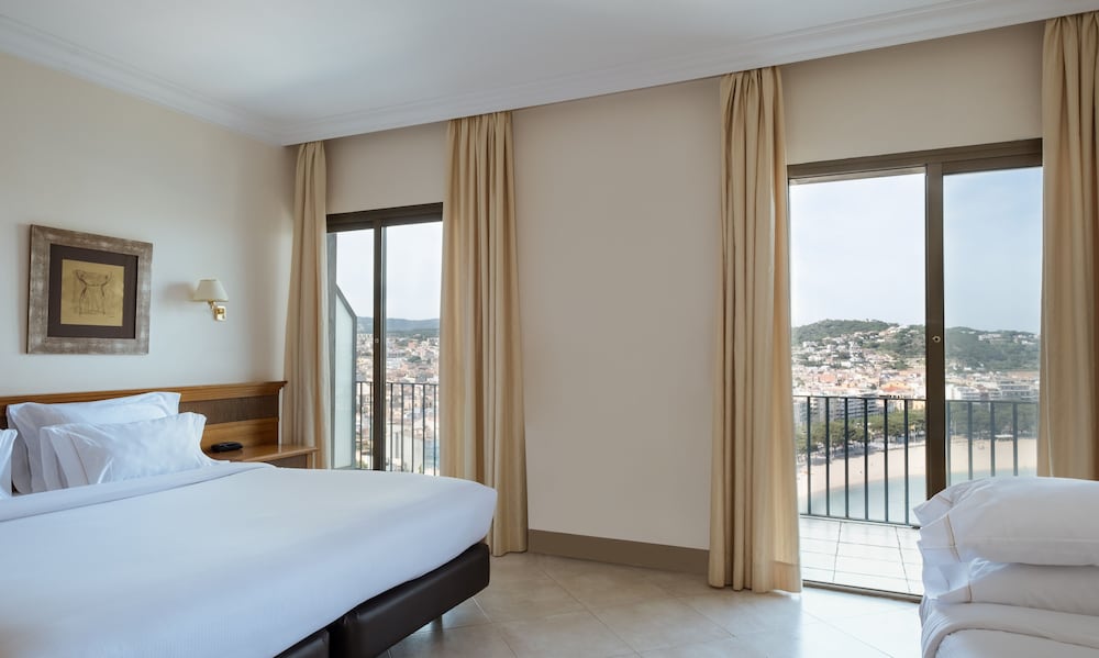 Hotel Montjoi by Brava Hoteles 6/26