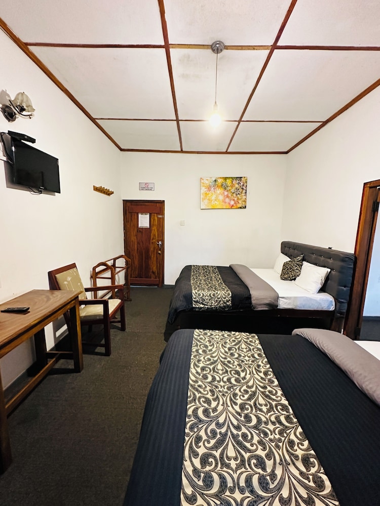 New Royal Mount Hotel 32/50