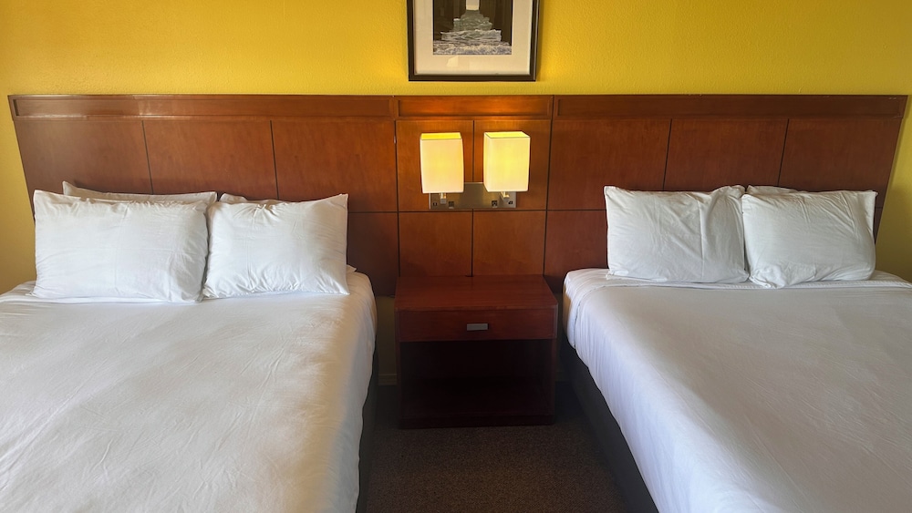 Lakeshore Inn 19/53