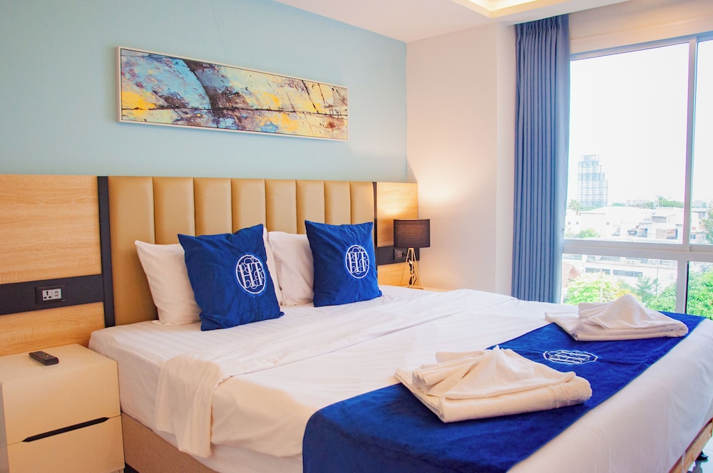 2 BEDROOMS, GRAND, TROPICAL