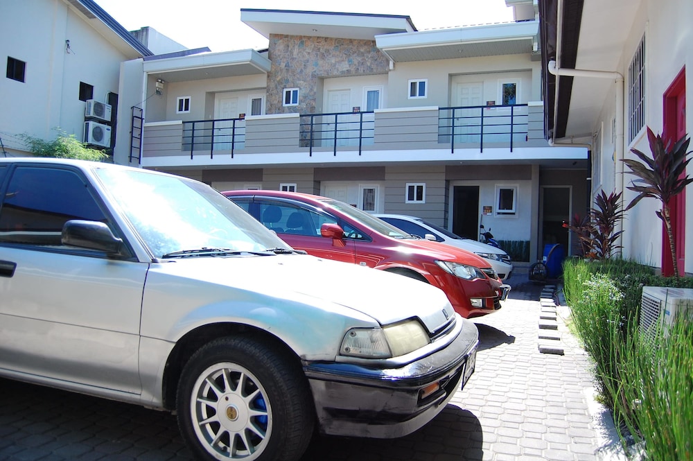 Rumi Apartelle Hotel 21/24