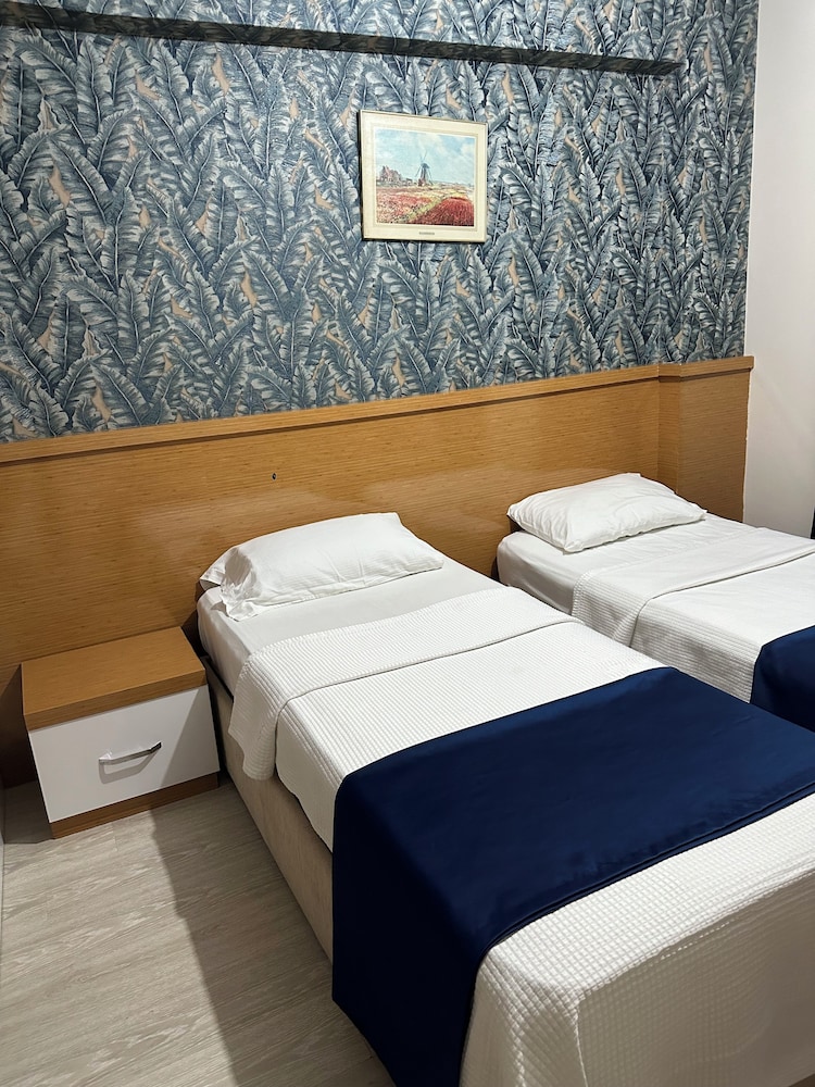 ECONOMY, SUITE
