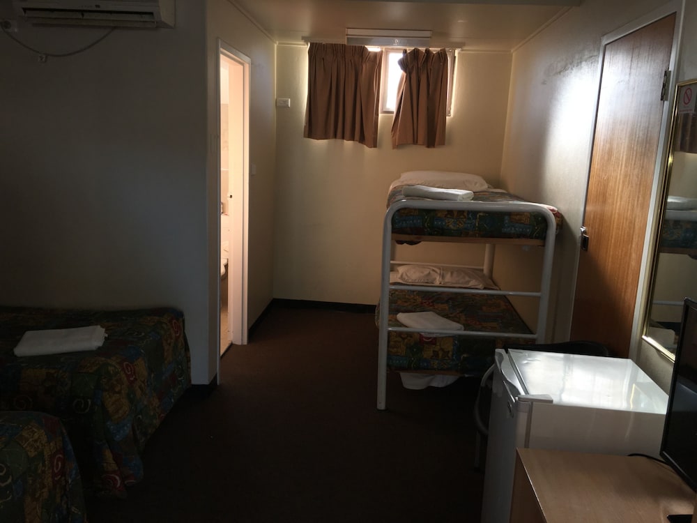 RED CEDARS MOTEL CANBERRA 31/42
