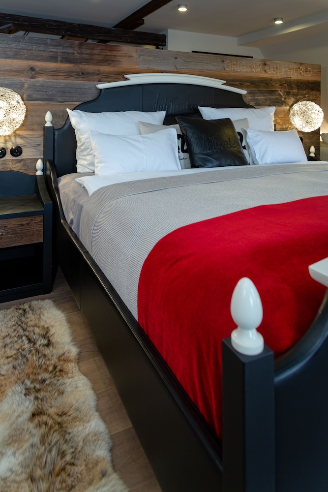 Hezelhof Hotel 24/63
