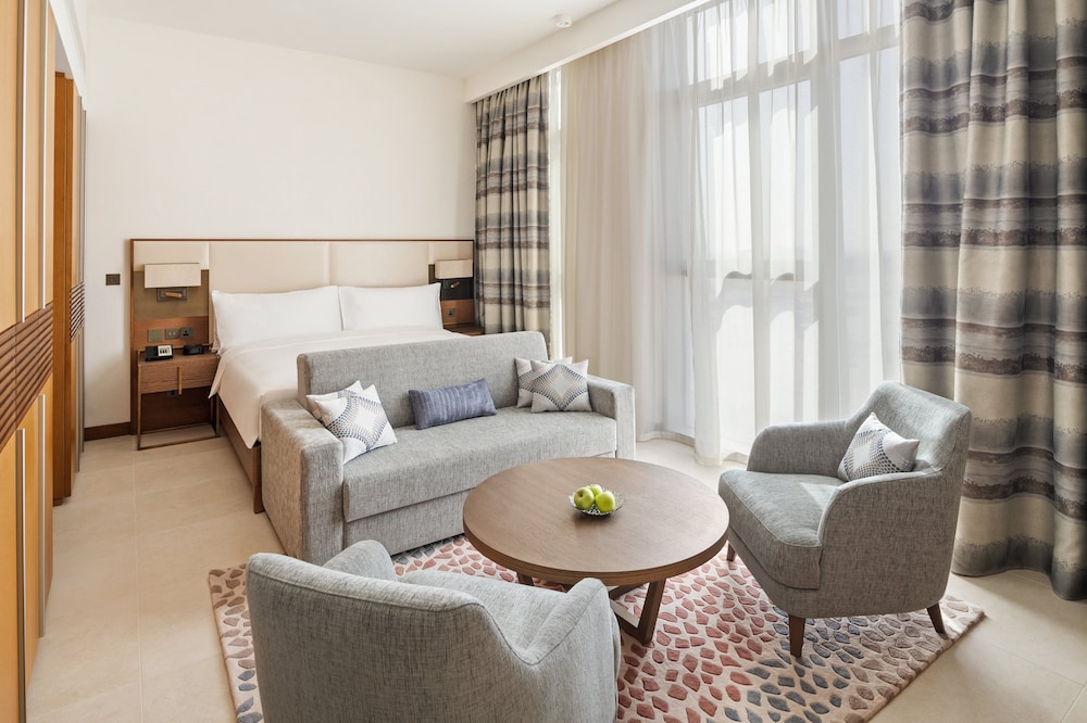 Staybridge Suites Dubai Al-Maktoum Airport 38/58