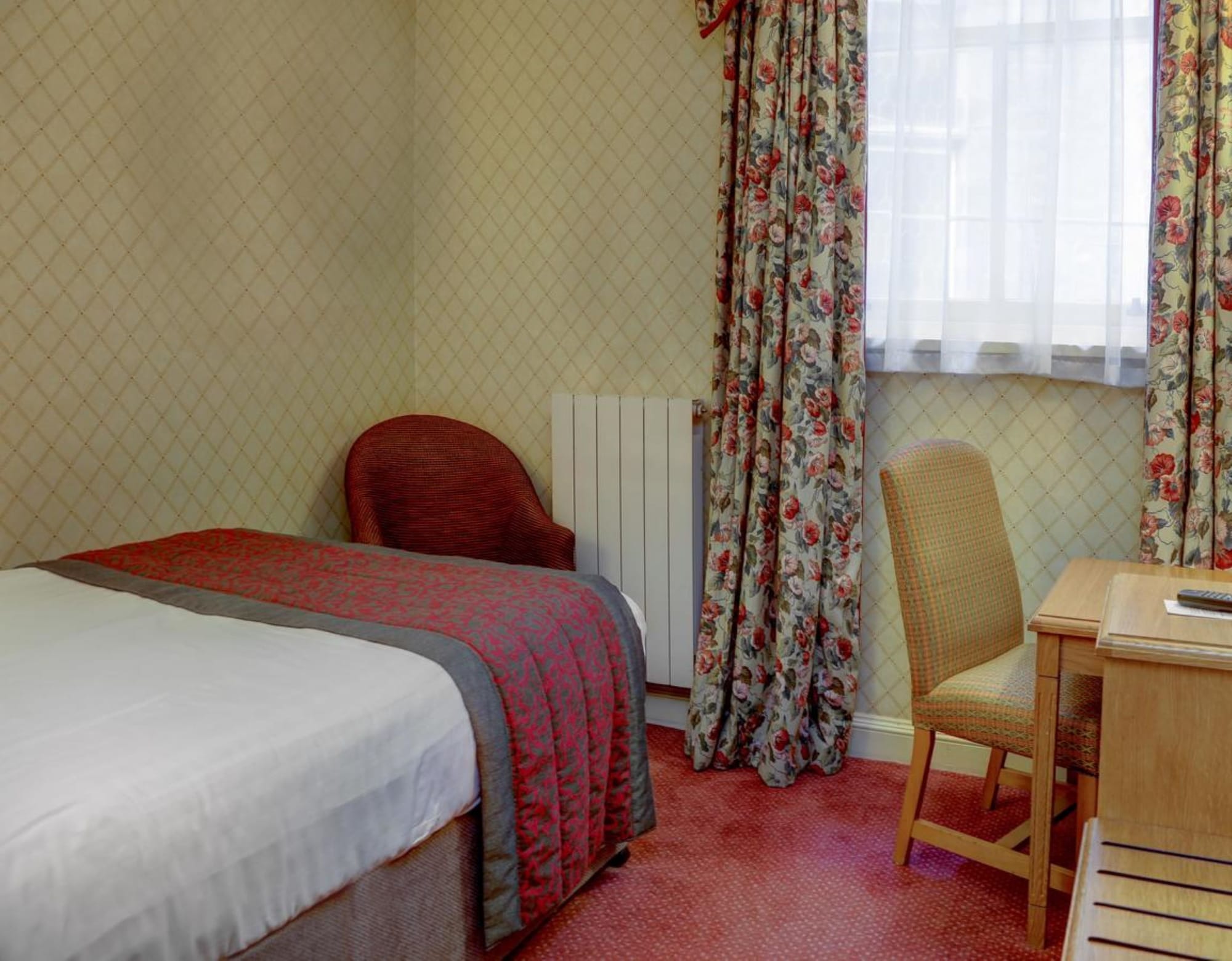 Deluxe, Single, Twin Beds