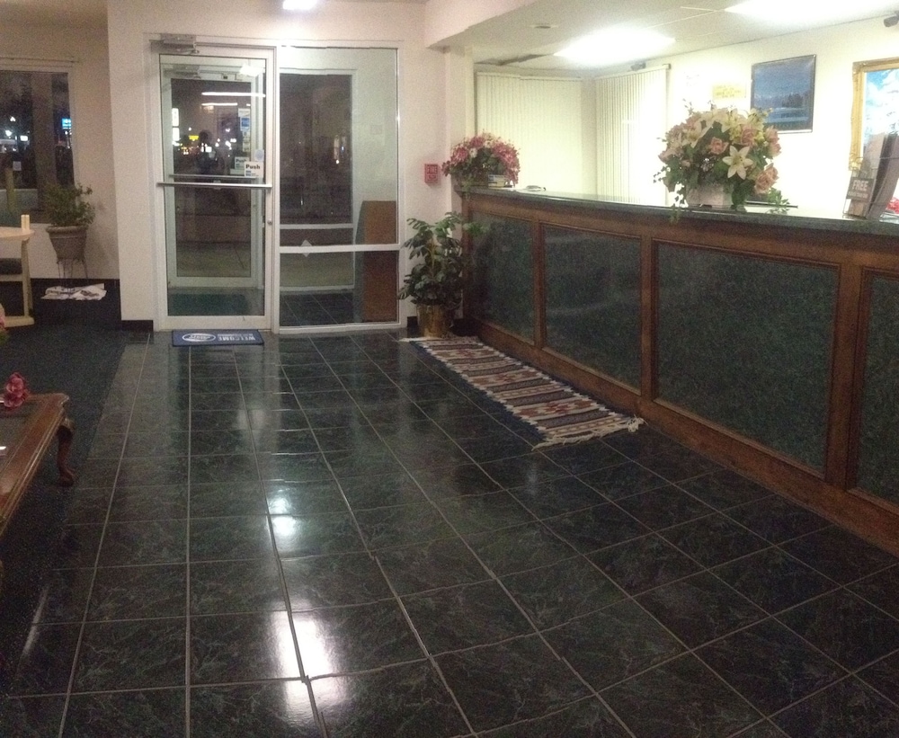 Garden Inn & Suites 10/53