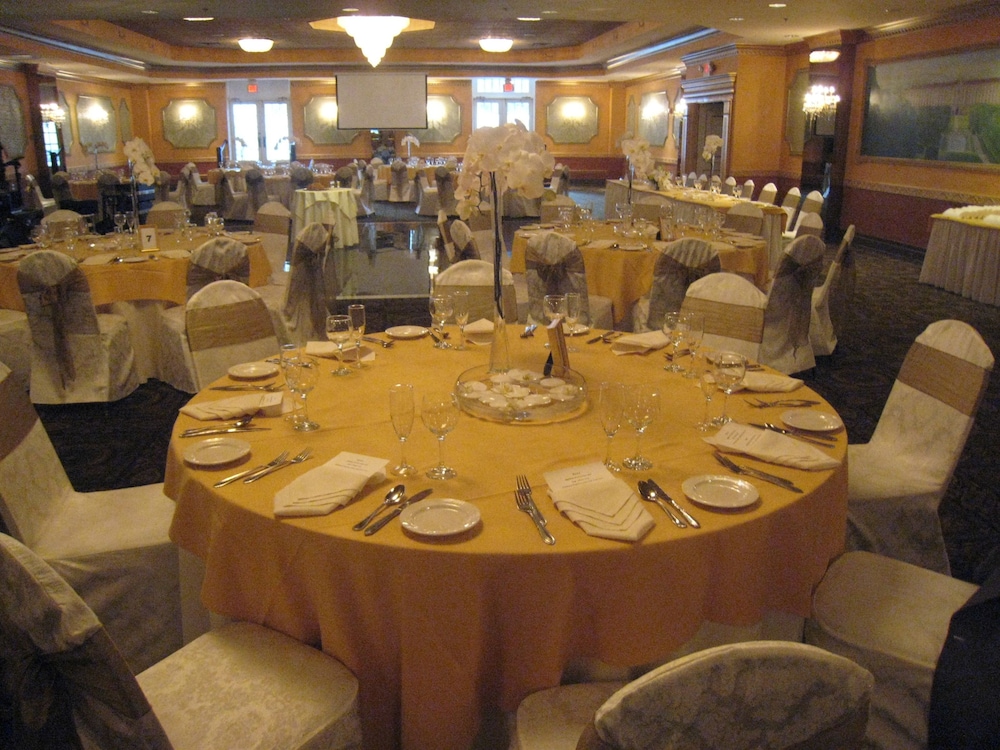Meadowlands Plaza Hotel 41/57