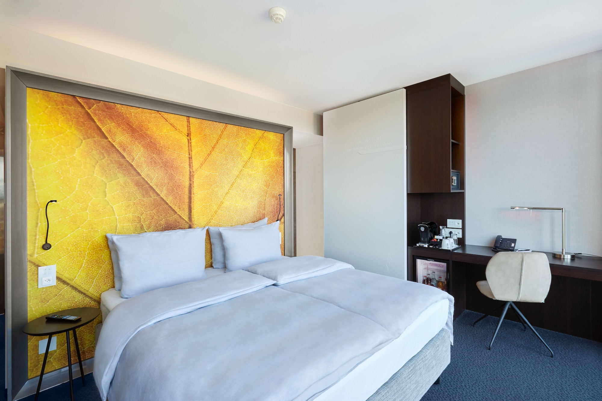 BUSINESS, DOUBLE BED